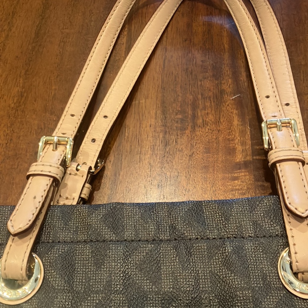 Michael Kors purse like new - Picture 2 of 4